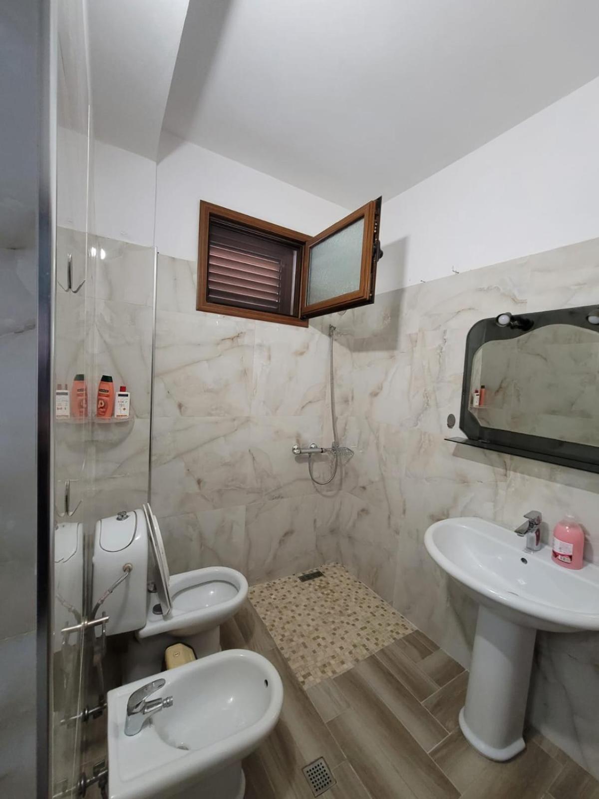 Private Room On A Shared Apartament Near Durres Beach Εξωτερικό φωτογραφία